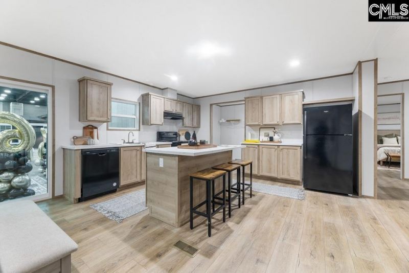 1090 Seivern Road  Photo 6
