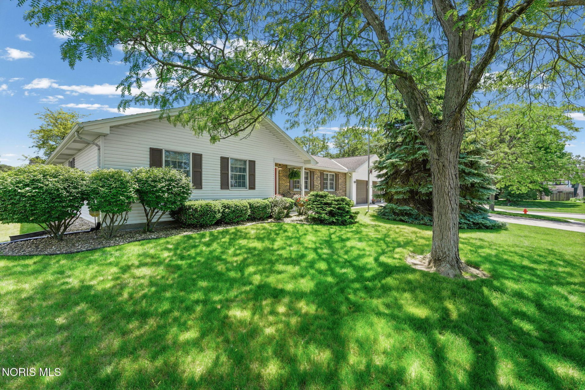 823 Nutmeg Lane , Findlay, OH 45840 Main Photo