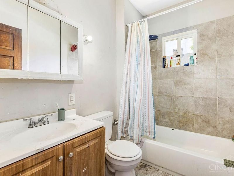 3414 Woodburn Avenue, Cincinnati, OH 45207 Photo 9