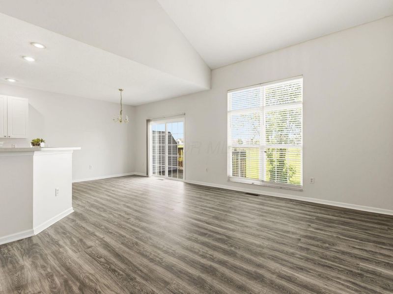 825 Mystic Pointe Drive, Lewis Center, OH 43035 Photo 10