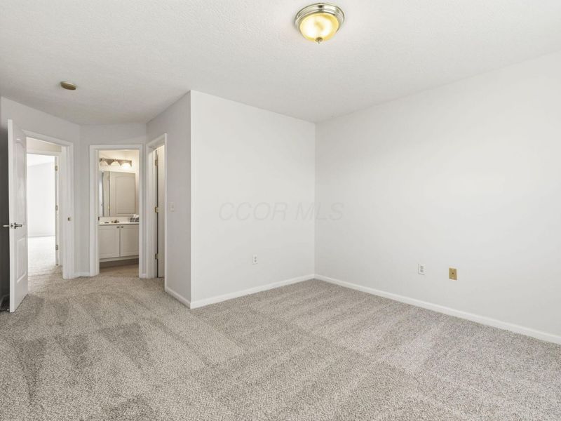 825 Mystic Pointe Drive, Lewis Center, OH 43035 Photo 11