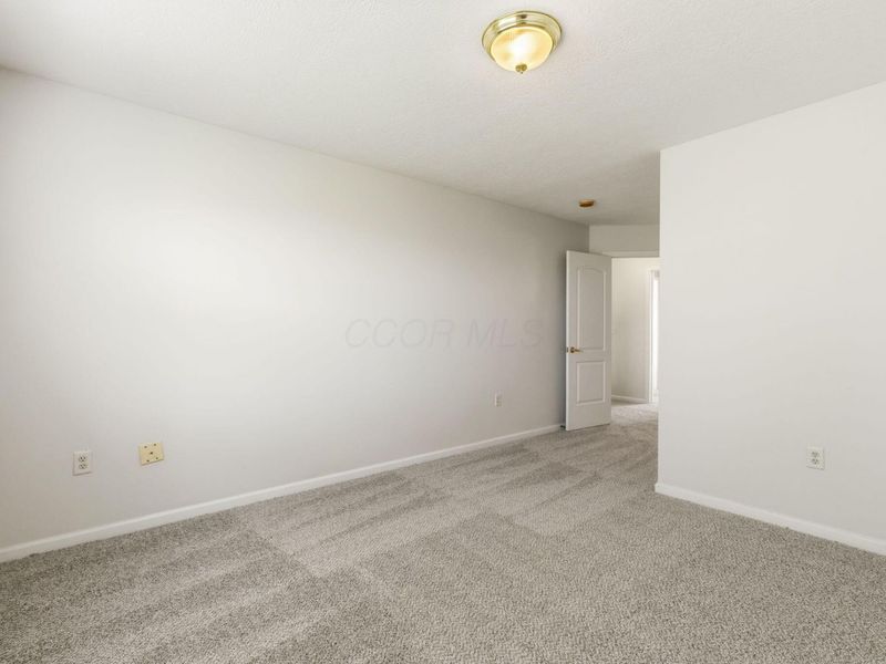 825 Mystic Pointe Drive, Lewis Center, OH 43035 Photo 12