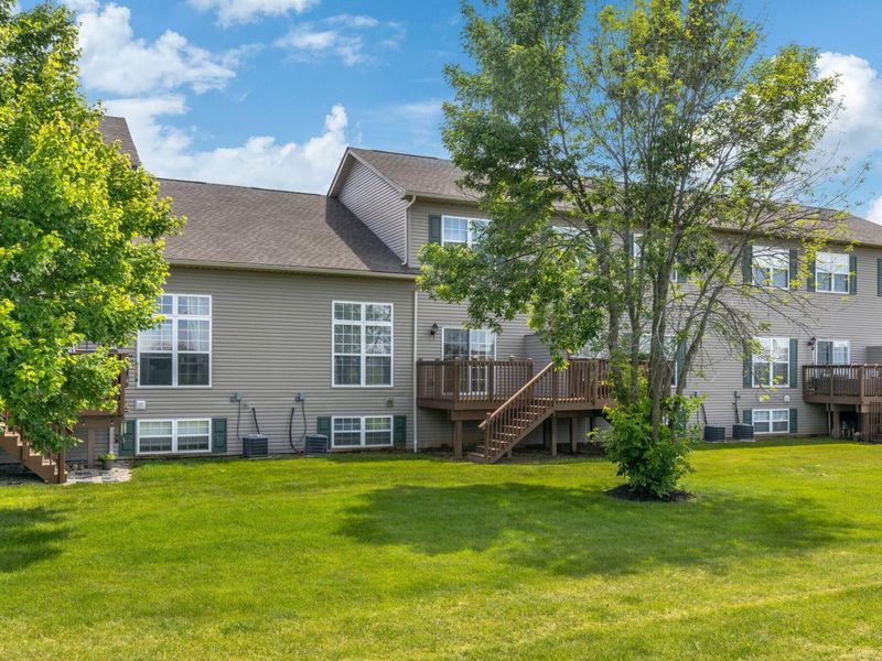 825 Mystic Pointe Drive, Lewis Center, OH 43035 Photo 2