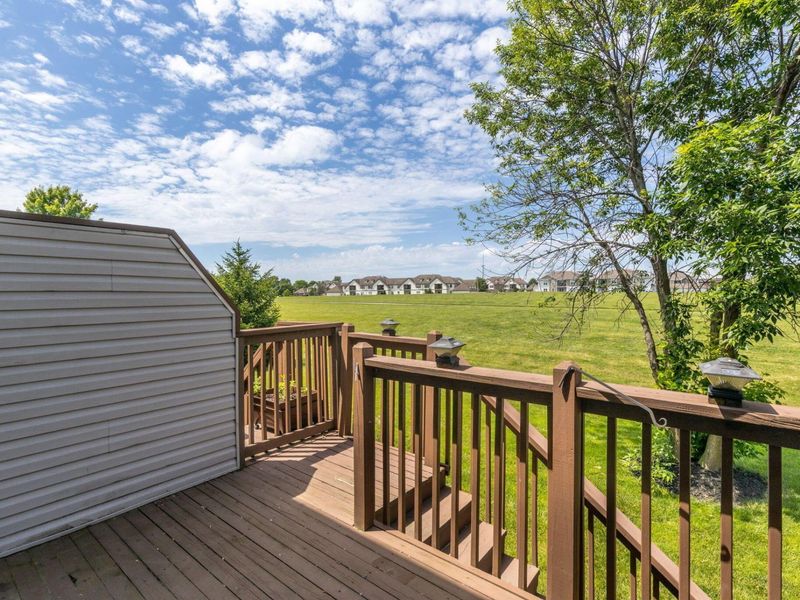 825 Mystic Pointe Drive, Lewis Center, OH 43035 Photo 4