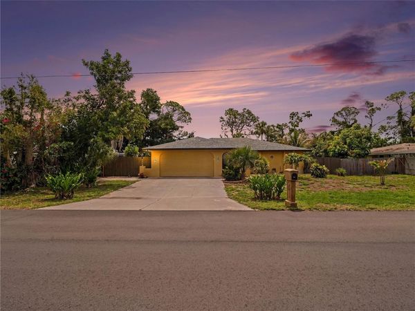2320 LAKE SHORE DRIVE , NOKOMIS, FL 34275