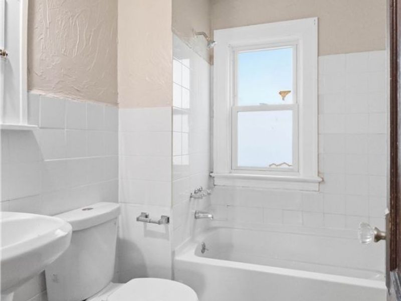12812 Parkhill Avenue, Cleveland, OH 44120 Photo 23