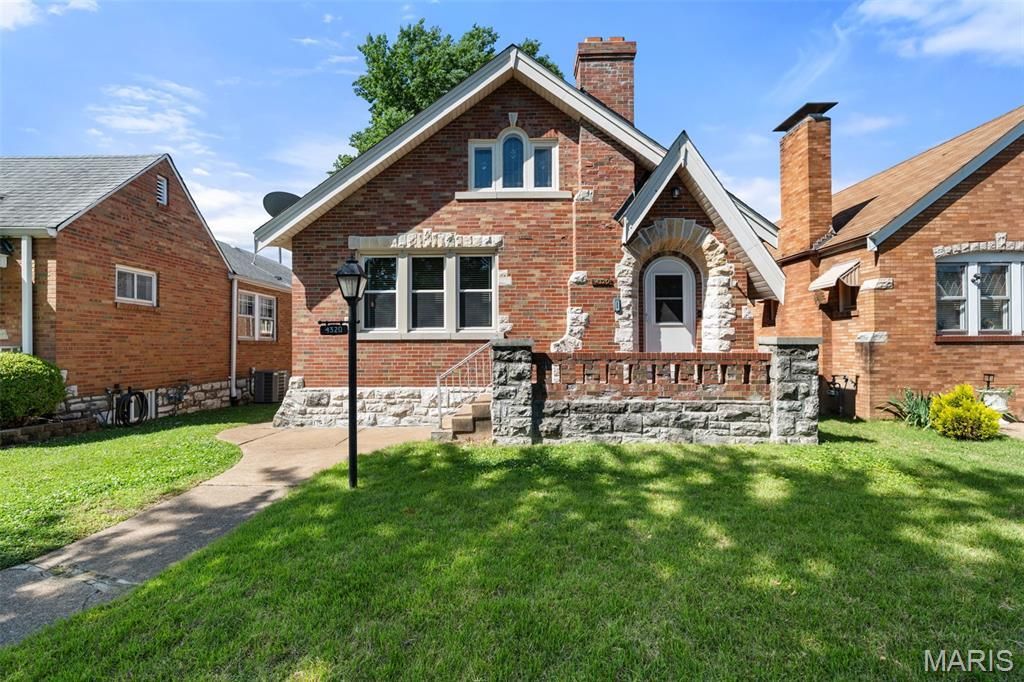 4320 Toenges Avenue, Saint Louis, MO 63116 Main Photo