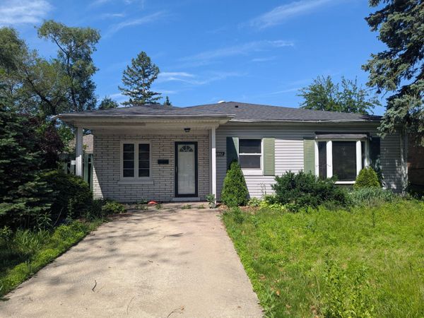 6932 Schneider Avenue , Hammond, IN 46323
