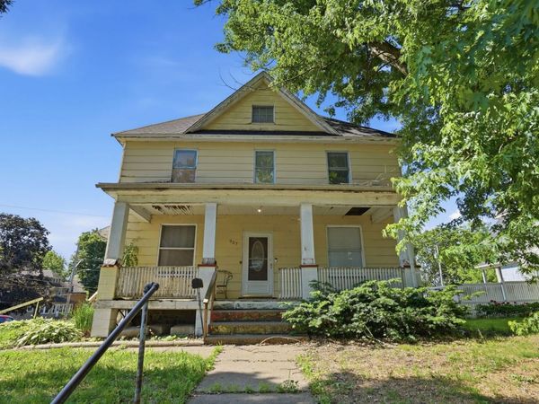 903 W 14th Street , Davenport, IA 52804