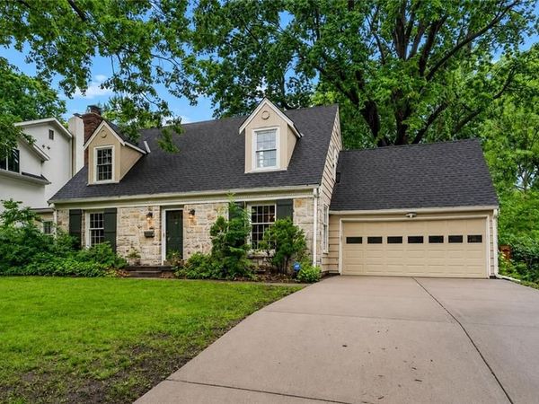 6042 Howe Drive, Fairway, KS 66205