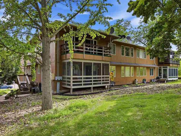 1726 Pikes Peak Ct NE, Cedar Rapids, IA 52402