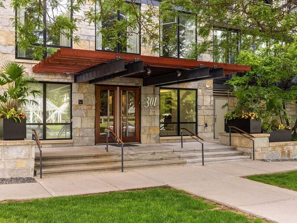 301 Kenwood Parkway, Unit 302, Minneapolis, MN 55403