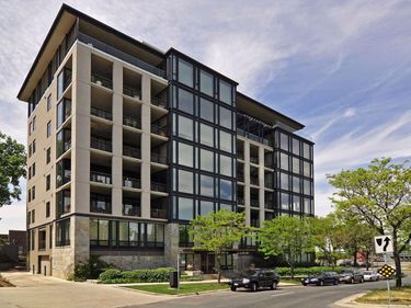 301 Kenwood Parkway, Unit 302, Minneapolis, MN 55403