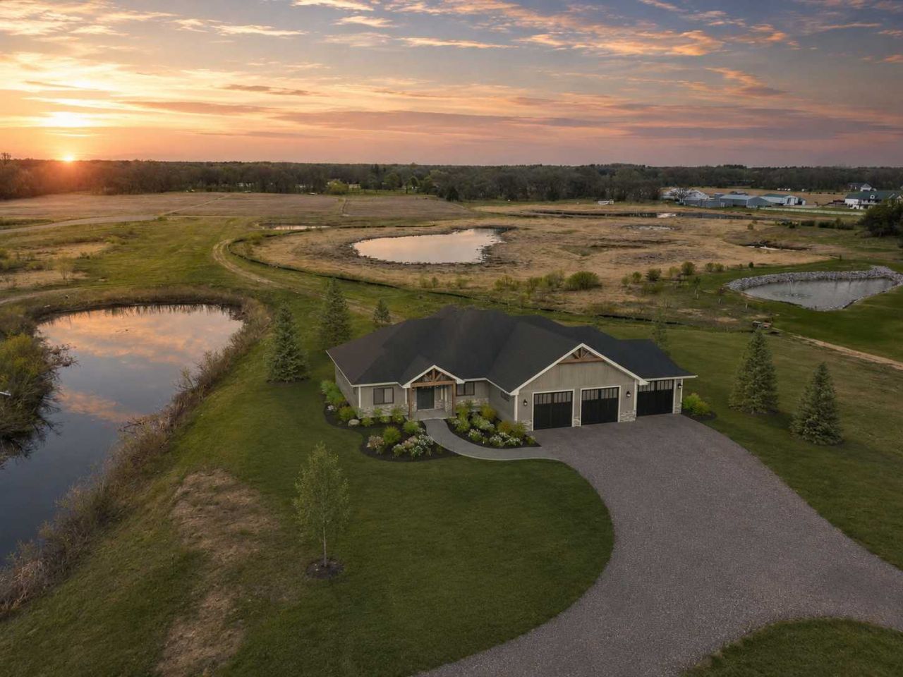 20779 Kiowa Street NW, Oak Grove, MN 55303
