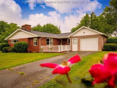 417 Sunnybrook Drive, Hurricane, WV 25526