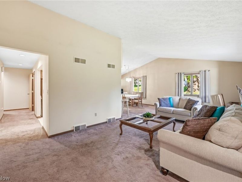 2160 Whispering Meadows, Warren, OH 44484 Photo 10