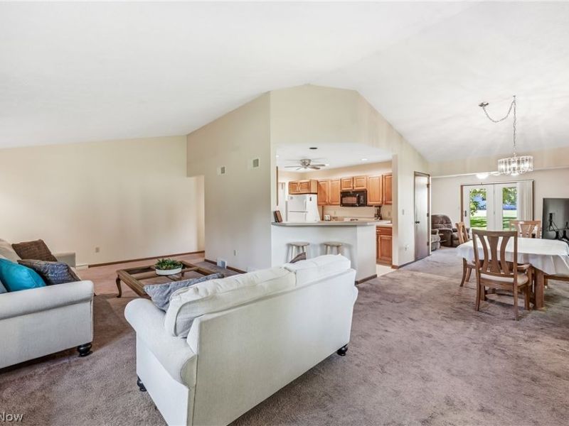 2160 Whispering Meadows, Warren, OH 44484 Photo 11