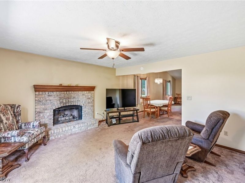 2160 Whispering Meadows, Warren, OH 44484 Photo 12
