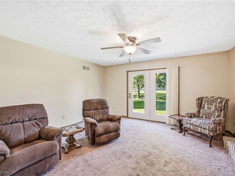 2160 Whispering Meadows, Warren, OH 44484 Photo 13