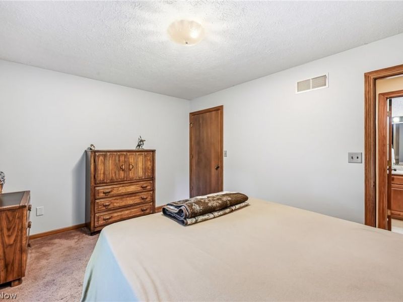 2160 Whispering Meadows, Warren, OH 44484 Photo 14