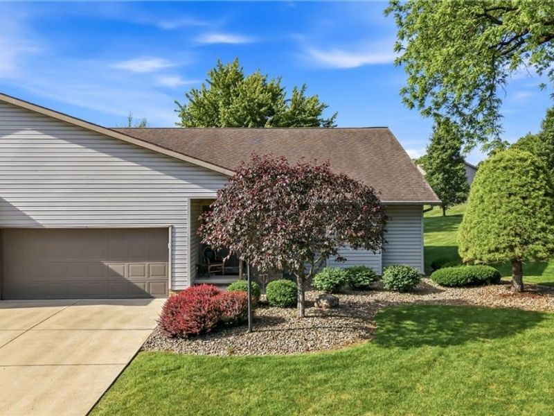 2160 Whispering Meadows, Warren, OH 44484 Photo 2