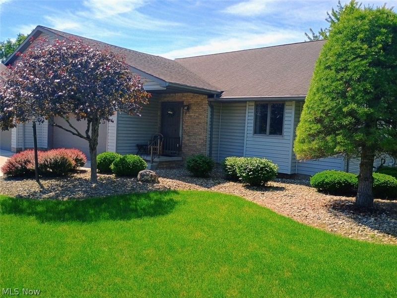 2160 Whispering Meadows, Warren, OH 44484 Photo 2