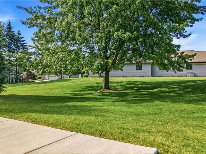 2160 Whispering Meadows, Warren, OH 44484 Photo 36
