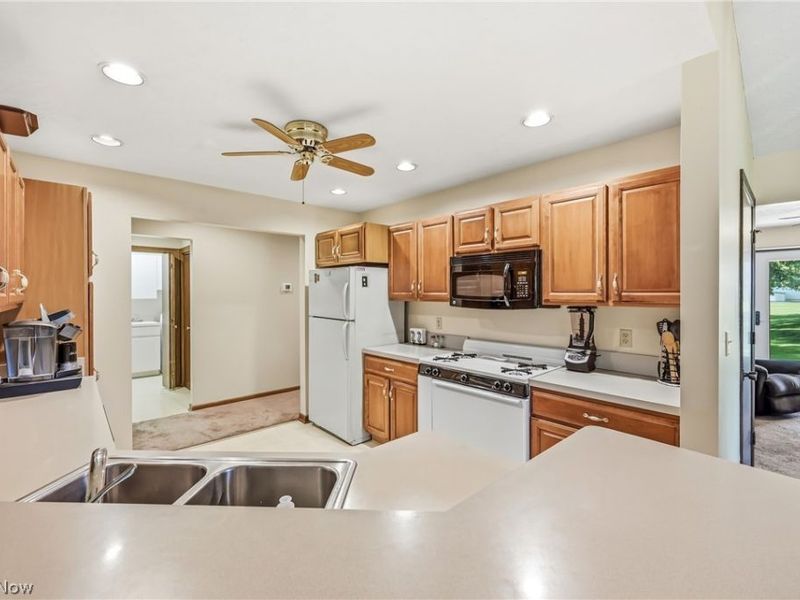2160 Whispering Meadows, Warren, OH 44484 Photo 5