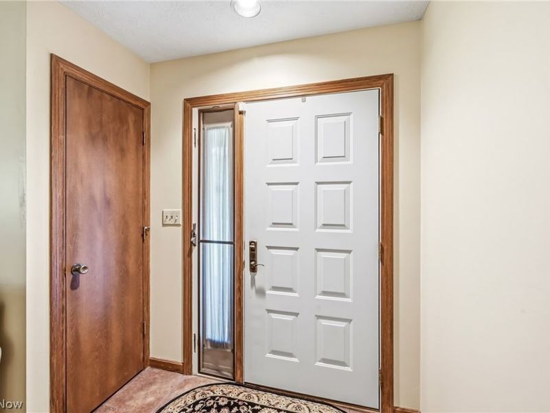 2160 Whispering Meadows, Warren, OH 44484 Photo 8