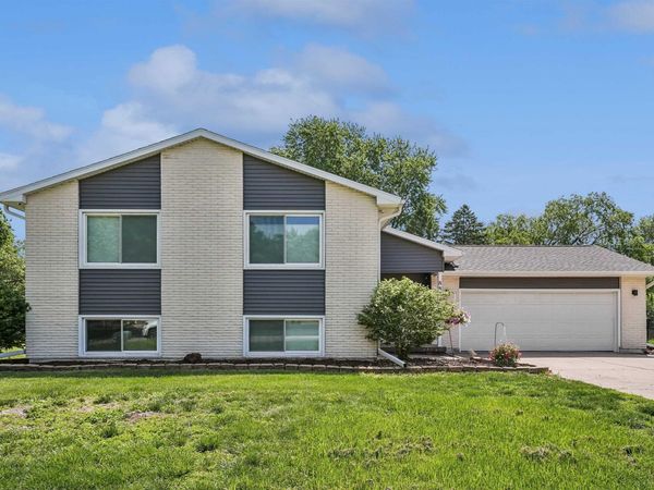 883 Lynkaylee Drive, Waterloo, IA 50701