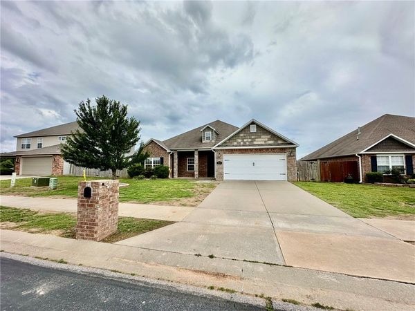 433 N Drewrys Bluff Drive , Fayetteville, AR 72704