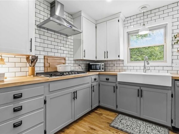1724 N Greenvalley Avenue, Fayetteville, AR 72703