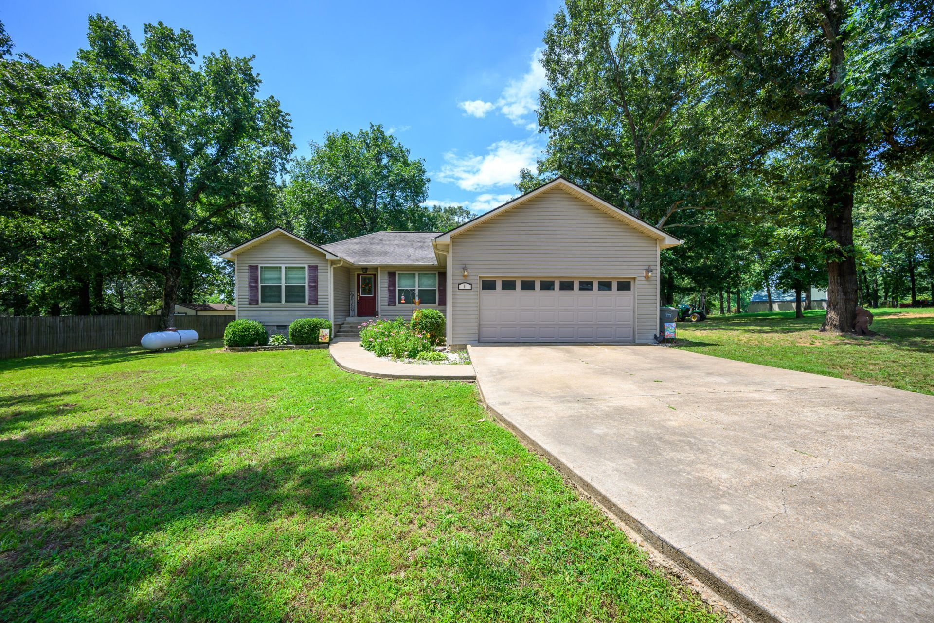 6 Canterbury Circle, Batesville, AR 72501 Main Photo