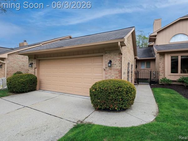 22010 River Ridge Trail, Farmington Hills, MI 48335