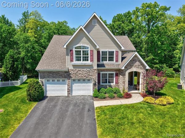 10242 Beacon Court, Grand Blanc Twp, MI 48439