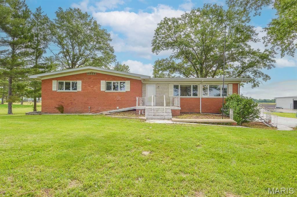 2430 Beckmann Road , Lenzburg, IL 62255 Main Photo