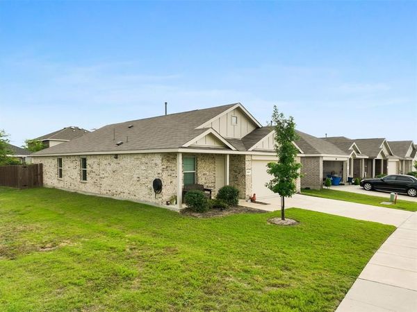 900 Odlozil Lane, Ennis, TX 75119