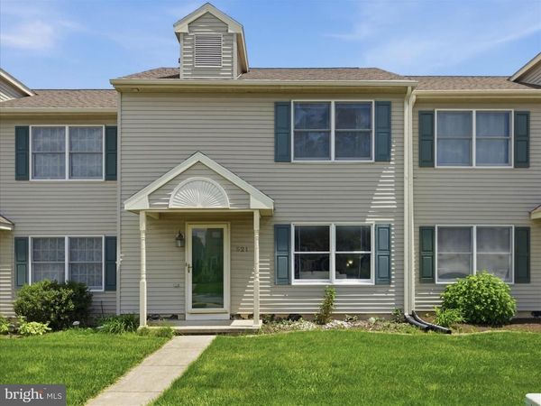 521 BRACKEN DRIVE , CHAMBERSBURG, PA 17201