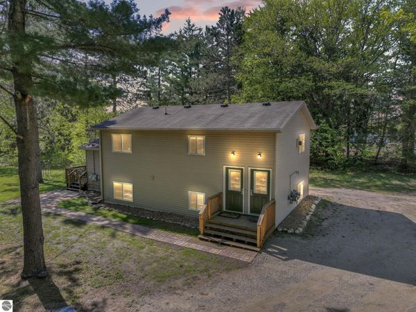 2897 39 Road S, Cadillac, MI 49601