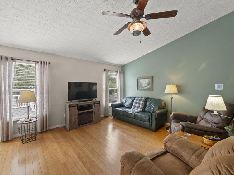 542 Scioto Meadows Boulevard, Grove City, OH 43123 Photo 18