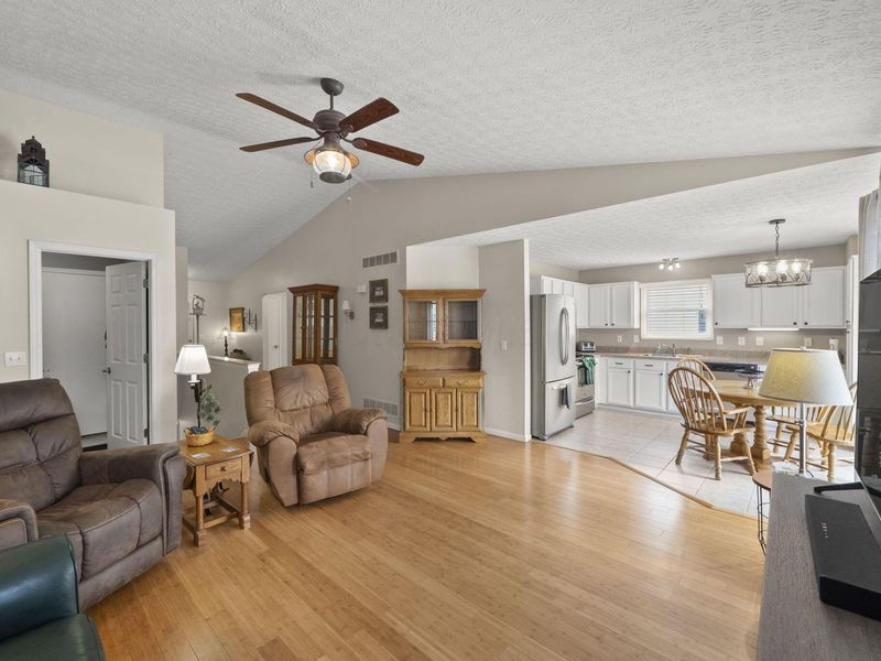 542 Scioto Meadows Boulevard, Grove City, OH 43123 Photo 19