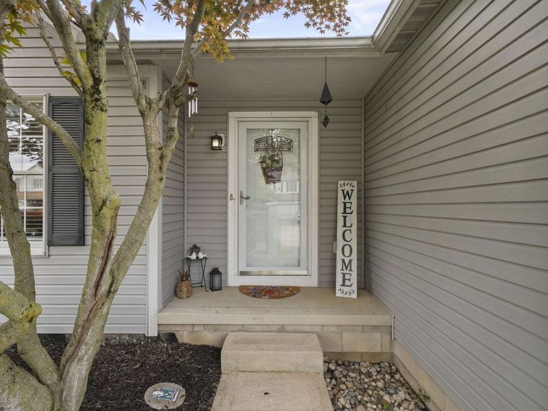 542 Scioto Meadows Boulevard, Grove City, OH 43123 Photo 2
