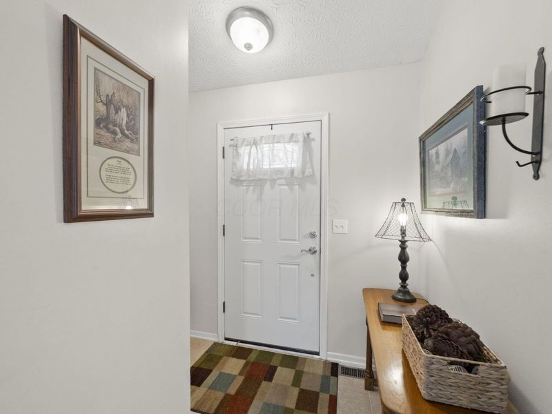542 Scioto Meadows Boulevard, Grove City, OH 43123 Photo 4