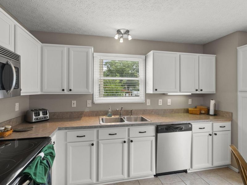 542 Scioto Meadows Boulevard, Grove City, OH 43123 Photo 8