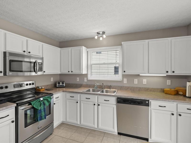 542 Scioto Meadows Boulevard, Grove City, OH 43123 Photo 9