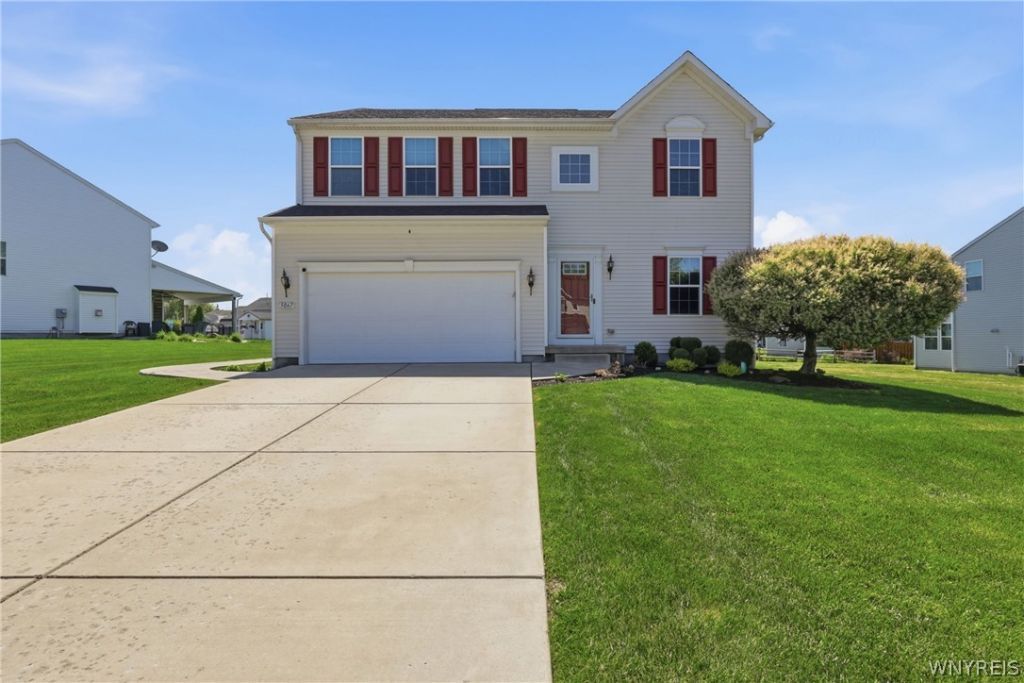 5067 Woodway Court , Hamburg, NY 14075 Main Photo