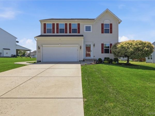5067 Woodway Court , Hamburg, NY 14075