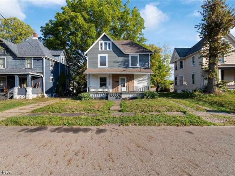 2329 Winfield Way NE, Canton, OH 44705 Photo 1