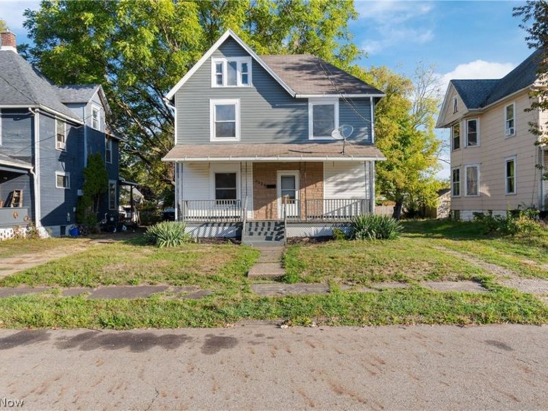 2329 Winfield Way NE, Canton, OH 44705 Photo 2