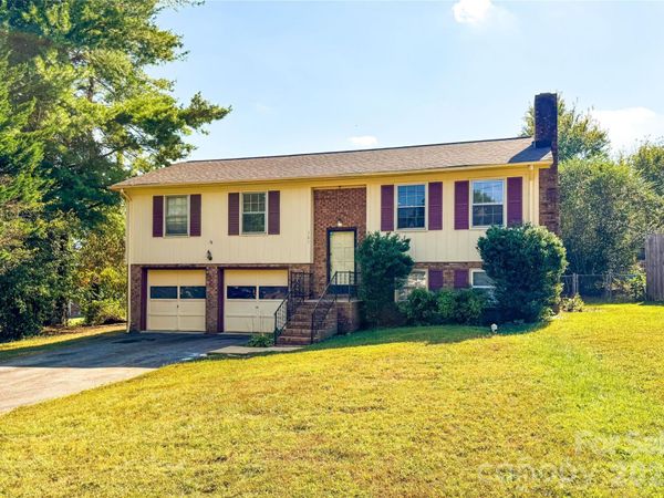 307 Meadowbrook Drive , Newton, NC 28658